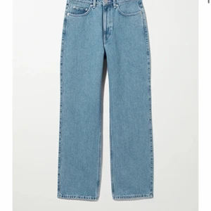 rowe extra high jeans - säljer nu mina älskade populära rowejeans då de blivit för små!! har inga bra bilder med dom på </3 de är flitigt använda men inga slitningar! OBS har klippt av de någon cm så de sitter perfekt på mig som är 170cm
