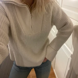 Bikbok tröja - Intressekoll!! Fina bikbok tröjan i stl xs men passar xs-m. Slutsåld överallt och i bra skick💗