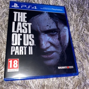 The Last Of Us Part 2 spel PS4 - The Last Of Us Part II spel för PS4, endast spelat en gång, köpt för 650kr. Säljer då jag inte använder PS4 längre. Super bra skick. Betalning swish. Frakt ingår ej