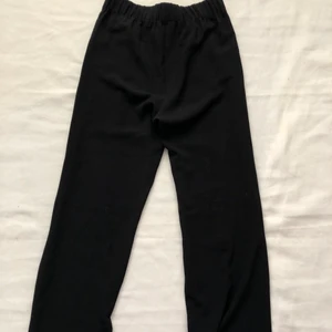 Svarta kostymbyxor - svarta kostymbyxor från Ginatricot                                            -Använda men har inga synliga tecken på detta                                            -frakt ingår