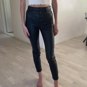 Skinnbyxor - Helt oanvända, prislapp kvar.  Strl XS, från Zara. 200kr + frakt