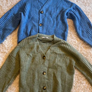 Tröjor / koftor  - Oversized Rib Cardigan från Chiquelle , nästan helt oanvänd!!  säljer båda 2 går men går även bra att köpa en , orginalpris - 400  kr styck , säljer båda för 400 och 1 för 200 