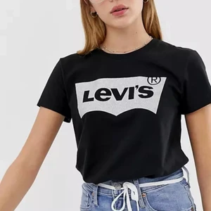 Levis tröja - Levis tröja i storlek XS! Jätte fint skick, använd ett fåtal gånger. Säljer pga använder inte! 
