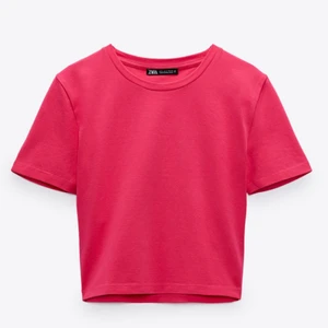 Rosa t-shirt från Zara - Superfin topp från zara i en rosa färg. Aldrig använd!