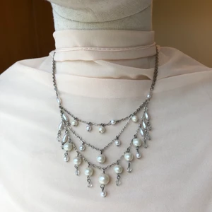 Pärl halsband - Storrensar mina smycken, kolla in i profilen och hitta sjukt snygga & trendiga smycken, ALLT läggs ut för 30kr så fyndaaa! 