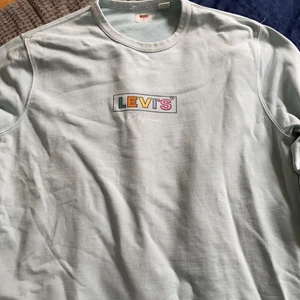 Levis tröja Storlek L  - Nytt plagg har bara använt enstaka gånger, priset går att förhandla 