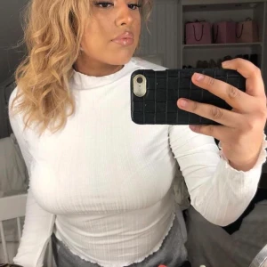 Vit tröja med hög krage - Endast testad