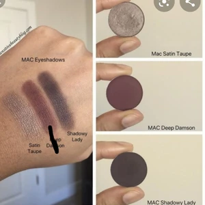 MAC ögonskuggor ✨🧿 - Refill ögonskuggor från märket MAC i färgerna Shadowy Lady, Sketch och otroligt fina Satin Taupe. De är inköpta för 130kr styck på Åhléns och är använda enbart ett par gånger. Kan sälja separat eller alla för 220kr 💞