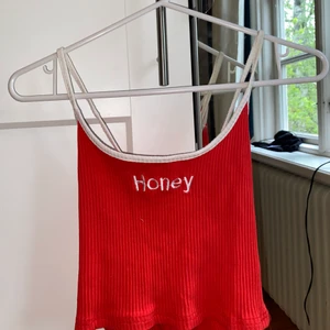 Gulligt linne - Super fint linne. Storlek s. Hör av dig vid fler frågor