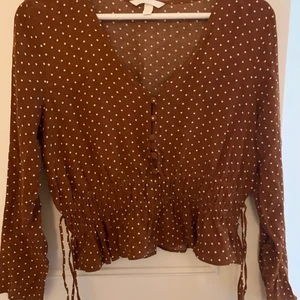 Topp - Prickig, nyskick, rostfärgad