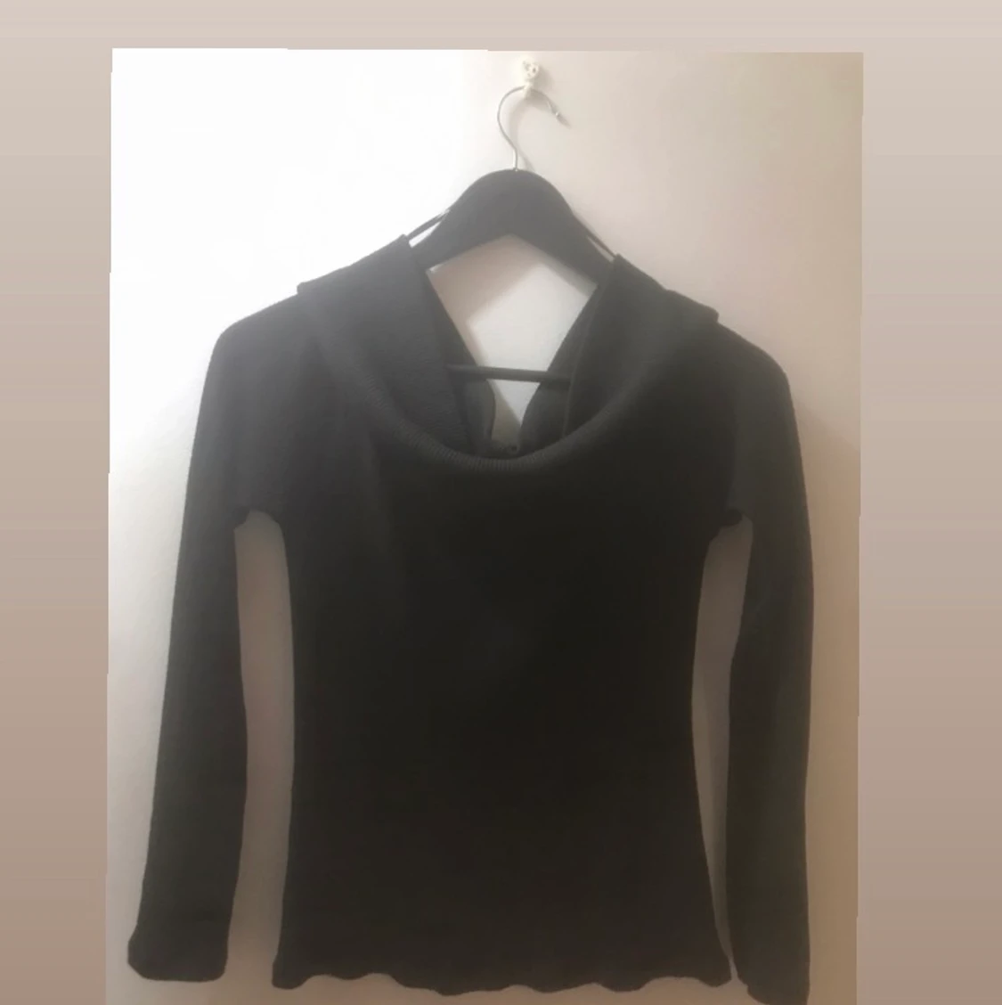 Svart off shoulders tröja - 90