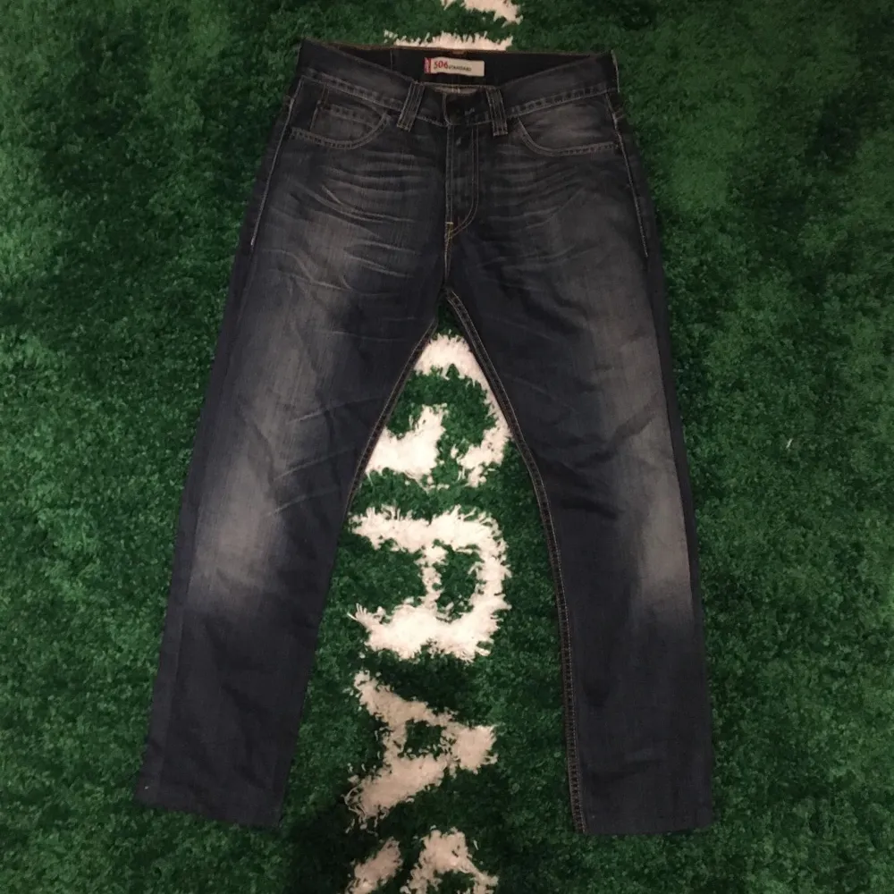 Size: W 31 L 34. Waist 40 cm. Length 97 cm. Leg width 17 cm. Condition 7/10 (cropped). 150 sek / 15 €. Buyer pays the shipping cost. For more information please go visit @xhibitshop on instagram.. Jeans & Byxor.
