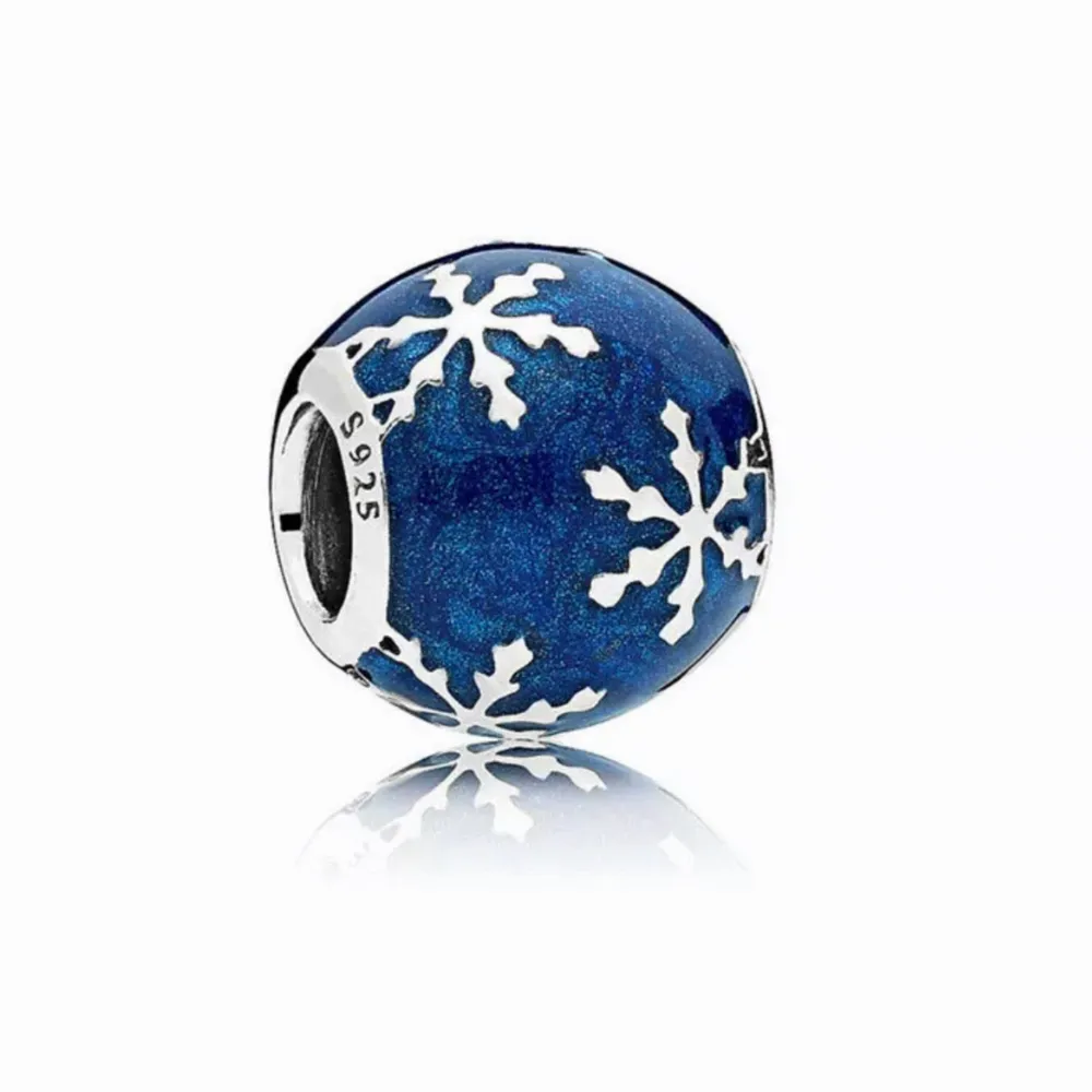 Christmas charm new….       Comes in original box & bag colour blue/silver S925ale . Accessoarer.