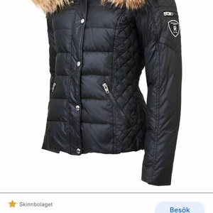 Rock and blue jacka äkta päls - Rock and blue jacka med äkta päls, jätte fint skick. Strl 34