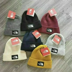 The north Facebook mössa, Ny - The notrh Facebook mössa i olika färger!!   450:- st eller alla 7st för rabatterat pris.     🔺️🌺Utrensning   (kväntar på flera partier varulager/märkesvaror 🌺🔺️  👍Bilder finns att få.      ❌❌Märkeskläder utförsäljning ❌❌                                                                                                 💌Postas över hela Sverige, helst med rek. post för bådas säkerhet.💌 OBS! Vid köp av mera än en vunnen aktion görs ett paketpris på att jag 