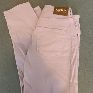 Ljuslila jeans - Ljuslila jeans från Nelly! Aldrig använda! Stl M!