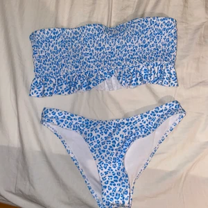 bikini från shein - säljer denna bikinin ifrån shein pågrund av för liten. köptes för ca 150kr och säljer för 50kr.
