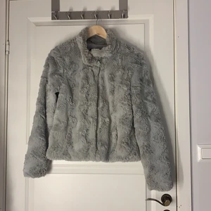 Pälsjacka  - Pälsjacka från veromoda. 