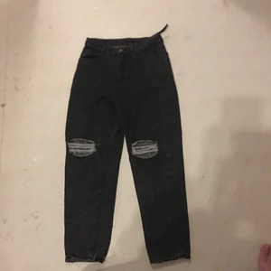 Byxor från H&M aldrig använda och strl S - Svarta storlek S skriv gärna till mig om ni är intresserade!😊