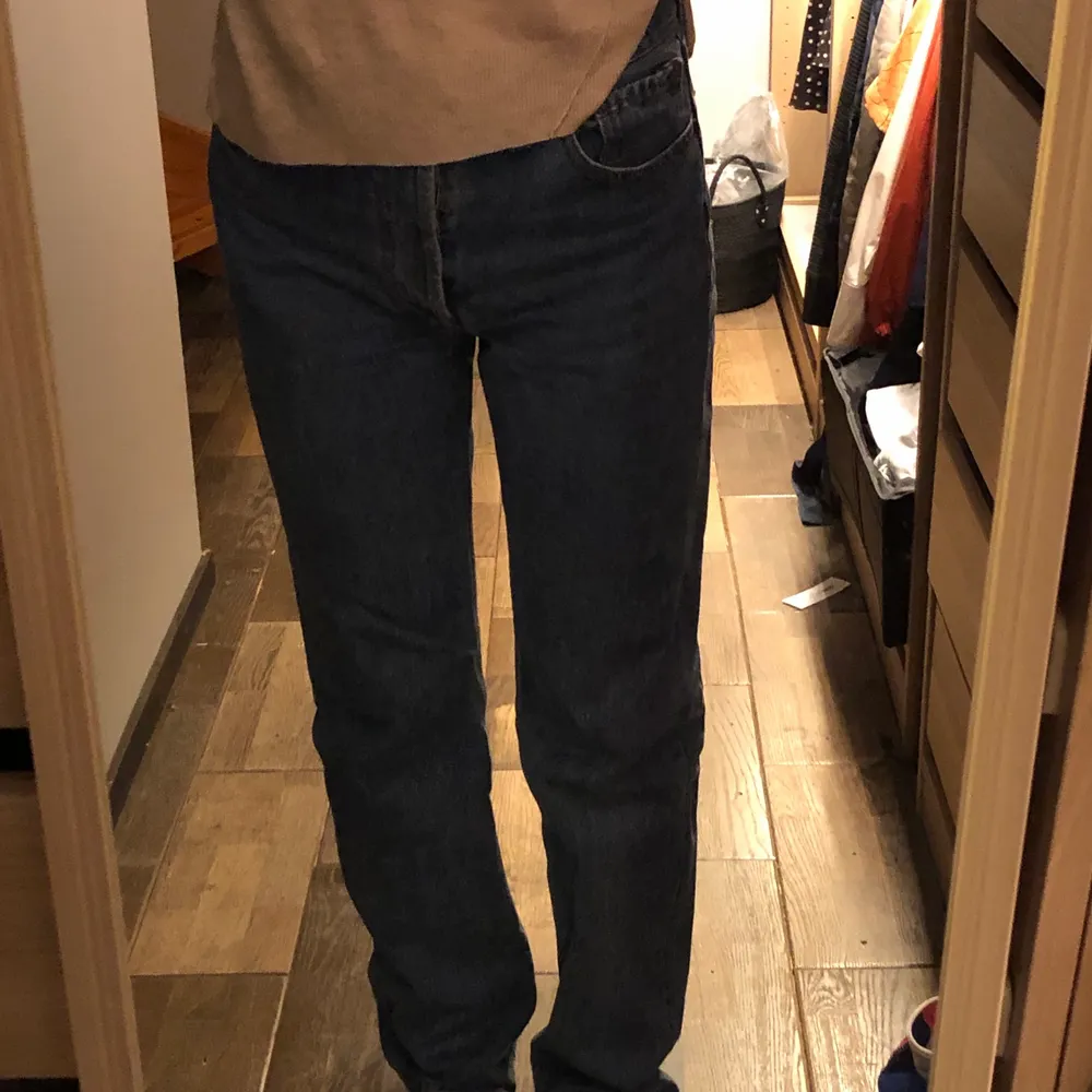 Jätte snygga jeans som tvyär blivit för stora på mig (har strlk 36, 168cm lång) storlek W31L32 🌸 390kr+frakt💘. Jeans & Byxor.