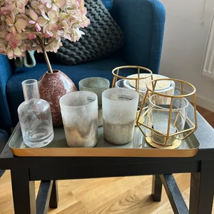 Dekoration, vas, kruka - Säljer alla mina dekorativa prylar pga flytt. Guldvas H&M  Home 250kr kruka 100kr fatet med dekorationsprylar+ underlägg till glas 500kr för allting. 