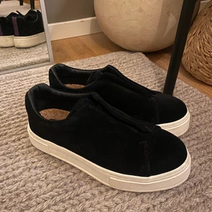 Eytys sneakers - Hej!! Säljer dessa skit snygg skor från eytys då de tyvärr inte kommer till användning… De är endast använda 1 gång så de är i super bra skick! Köparen står för fraken💘💘🥰🥰