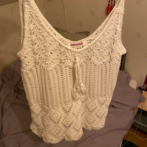 Stickat linne! - Säljer detta fina stickade linne från indiska som inte kommer til användning längre! Så himla fint och somrigt🧡