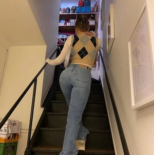 Jeans Adsgn - Säljer dessa slutsålda jeans då jag inte använder dom, köpta för 700kr säljer för 500kr! Storlek S❤️