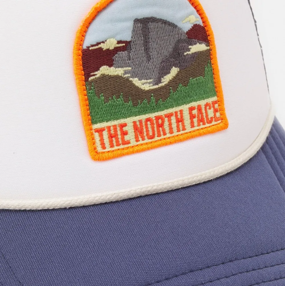 Säljer denna The North Face keps då jag inte tyckte den passade min huvudform, därför endast använd 3 gånger. Är precis som ny, alltså jättebra skick! Nypris 349. Accessoarer.