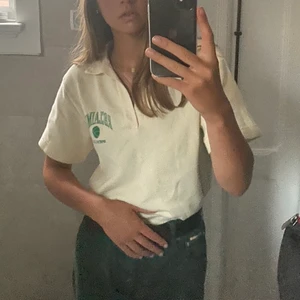 Reclaime vintage - S  - Tröja från Asos märke reclaime vintage i storlek S. Passformen är lite oversize och sitter inte tight. Inga defekter eller märken. Loggan säger ”sporting goods”. 