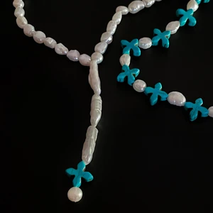 Egengjorda halsband  - Sötvattenspärlor och naturstens halsband i par