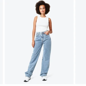NYA jeans PRISLAPP KVAR Never Denim - Jeans från Never Denim. Modell ”JP Regular Wide 550”. Storlek W28L30. Oanvända med prislapp kvar. Nypris 599kr.