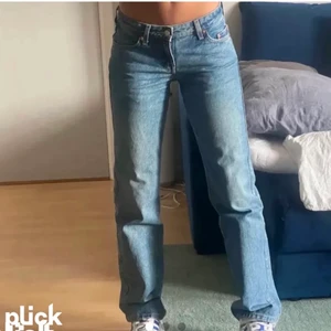 Söker!! - Söker dessa jeansen i storlek 23/30 kan vara längre! Skriv om du har dom❤️ lånat bilden! 