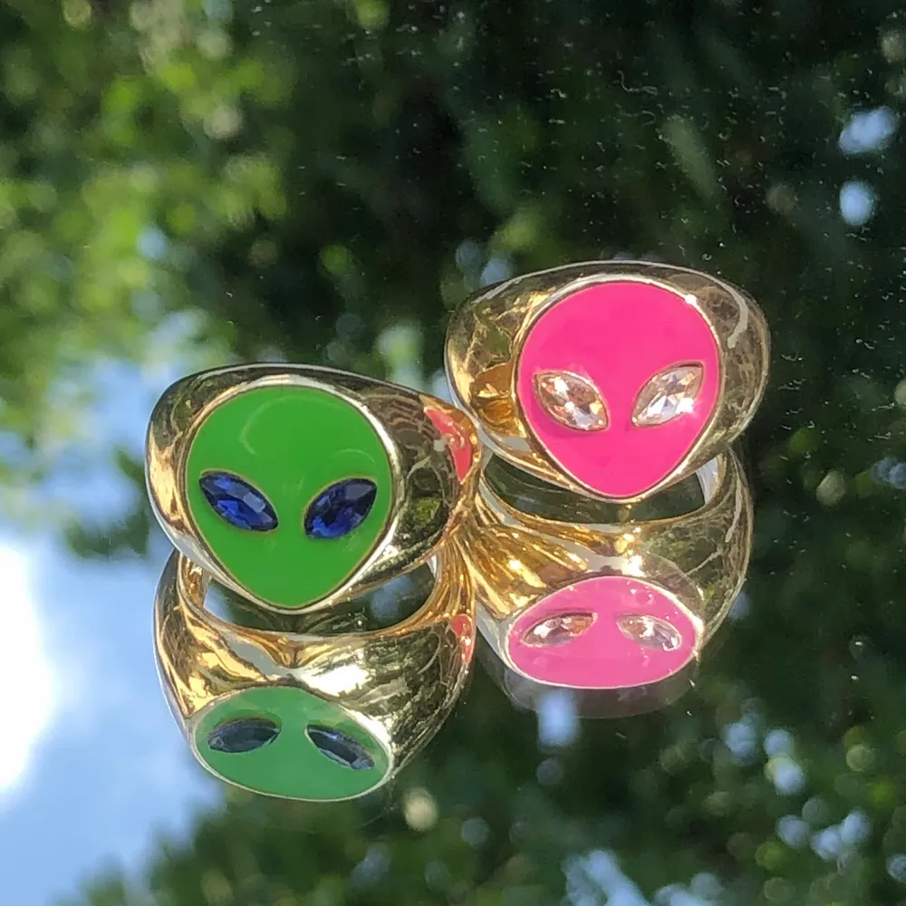 Rostfria Alien ringar, 99kr styck och gratis frakt. Passar någon med M eller S ring storlek💚💚🍓 Se mer på min instagram som finns i profilen. Accessoarer.