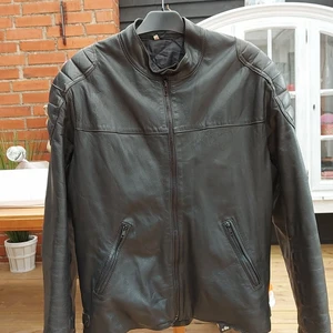 Mc Jacka - Mc jacka strl. 50 i andvänt skick