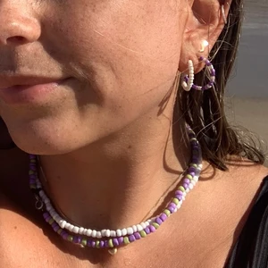 Pärlat halsband - Finns att få i valfri helg <3