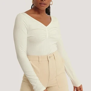 Ribbad top från nakd - Inte använd, har fortfarande lappen kvar. Nypris 250kr styck men jag säljer båda för 250. Går att buda högre 