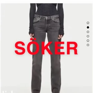 Grå lågmidjade zara jeans - Söker dessa zara jeans i storlek 32 eller 34, hör av er privat om ni vill sälja pris spelar inte stor roll💗