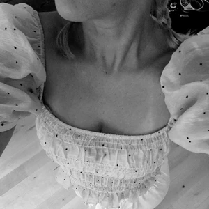 Puffed arm polka top - Used once cute top