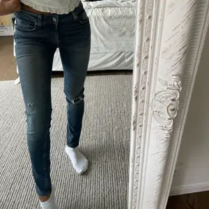 Super snygga lågmidjade jeans, nytt skick!! 3 för 2🥰🌸💓