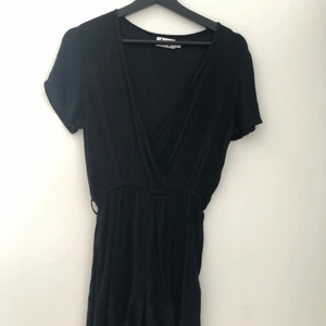 Jumpsuit  - Jumpsuit från nakd x Linn Ahlborg. Använd 1 gång, nyskick. 