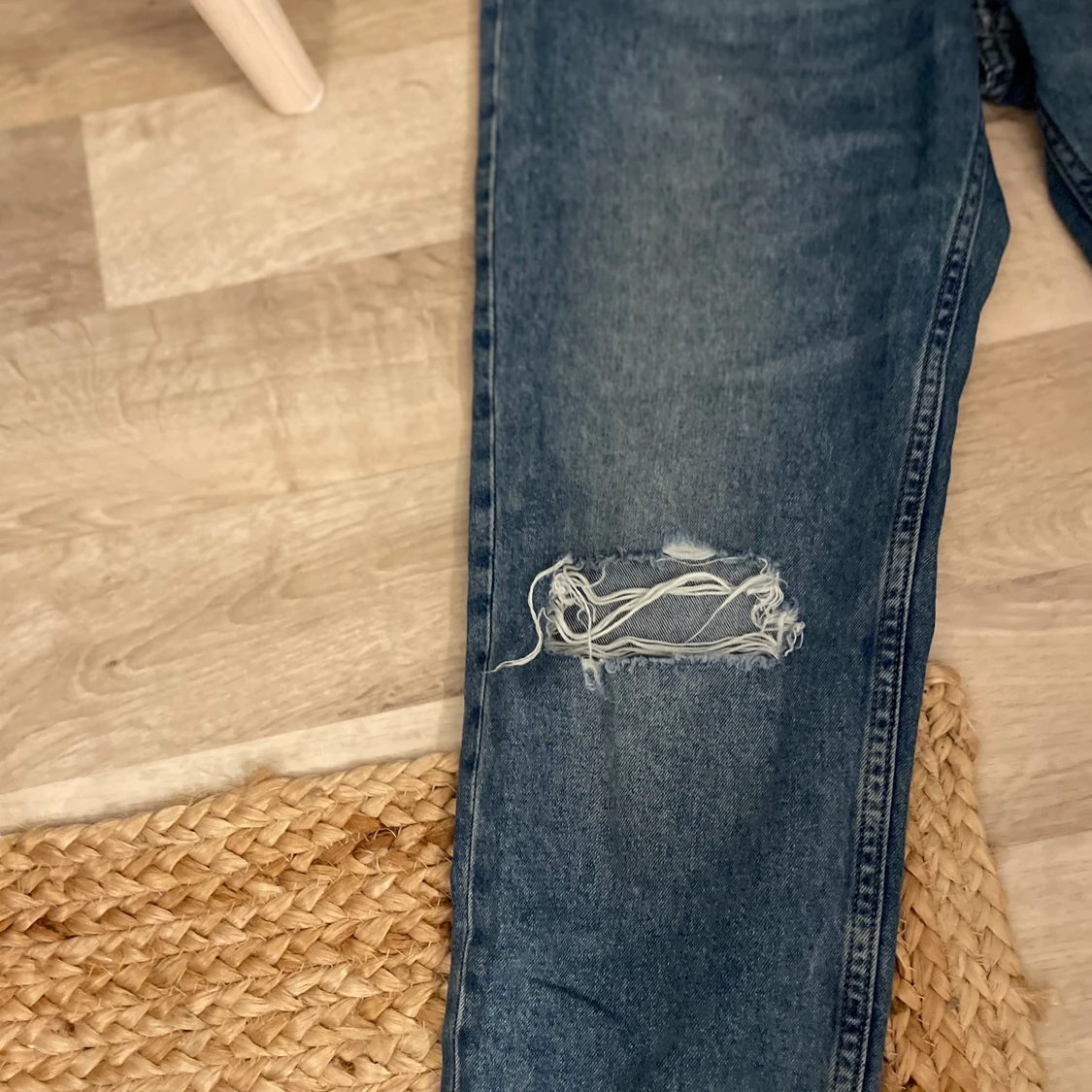 Ett par mom jeans i storlek 38 från H&M - 91
