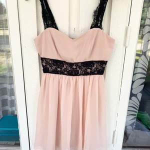 Klänning  - Rosa söt klänning. Använd några få gånger 👗🎀