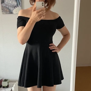 Klänning NLY svart, stlk S - Kort svart klänning i storlek S. I fint skick. Längden 68 cm