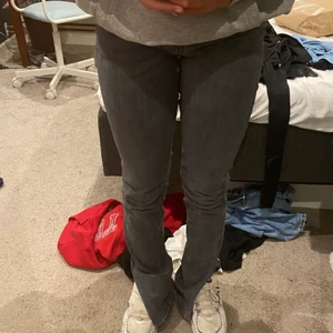 Zara jeans med slits - Jätte fina jeans från zara💕💕bra skick 💖