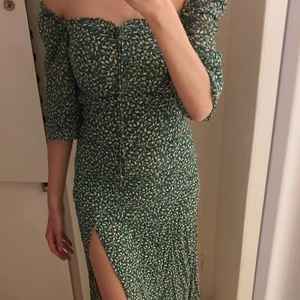 Zara blommig klänning - Använd endast 2 ggr