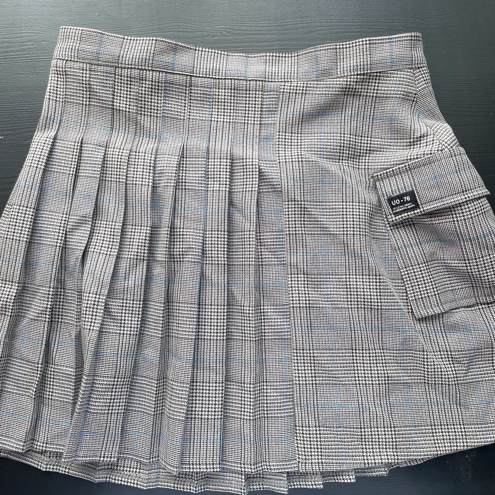 Rutig kjol från Urban Outfitters! Passar mig som är mellan 36-38💕. Kjolar.
