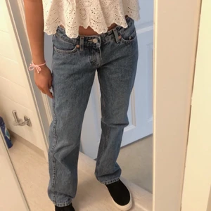 Lågmidjade jeans - Lågmidjade raka jeans som jag aldrig har använt så nyskick