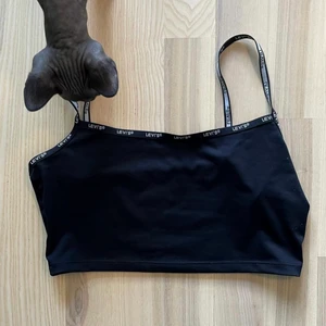 Levis croptop size S - Levis crop top size S. Stretchigt material!