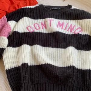 Snygg stickad tröja  - Stickad tröja, storlek S passar M också, pris 160kr ink frakt 